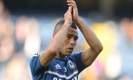 Ashley Cole nhận được đề nghị khủng.