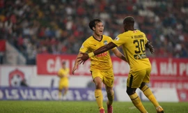 Văn Toàn toả sáng, HAGL giữ vững ngôi đầu V-League 