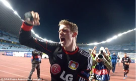 Lars Bender từ chối Arsenal để ở lại với Leverkusen.