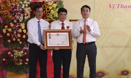 Thành phố Vị Thanh đón nhận Huân chương Độc lập hạng Ba