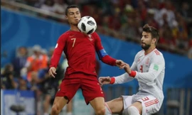 Cả Tây Ban Nha và Bồ Đào Nha (trái) đều hứa hẹn sẽ hạ gục các đối thủ ở vòng 2 từ rất sớm