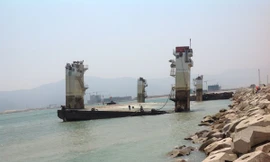 Trục vớt và đại tu sữa chữa ụ nổi: Dịch vụ triệu đô, khó khăn