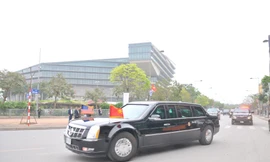 VIDEO: Đoàn xe của Tổng thống Mỹ rời khách sạn Marriott về nước