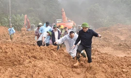 Phó Thủ tướng Trần Lưu Quang vào hiện trường vụ sạt lở đèo Bảo Lộc