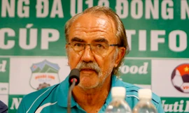 HLV Gerd Zeise của U19 Myanmar. Ảnh: Như Ý. 