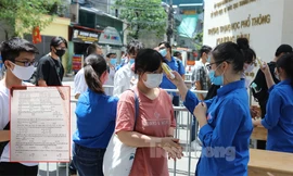 Công an xác minh thông tin thí sinh chụp đề thi toán chuyển ra ngoài