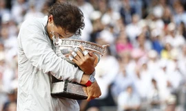 Nadal khóc như mưa trên bục đăng quang