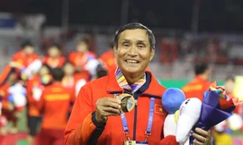 Nữ Việt Nam hạ Thái Lan, HLV Mai Đức Chung gọi điện chia vui với vợ