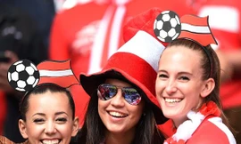 Mê đắm những nụ cười tỏa nắng của mỹ nhân EURO