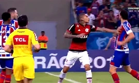 Mục kích pha ăn vạ tệ nhất lịch sử làng bóng