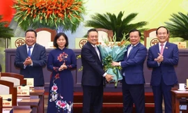 Hình ảnh HĐND Hà Nội bầu ông Trần Sỹ Thanh làm Chủ tịch UBND thành phố