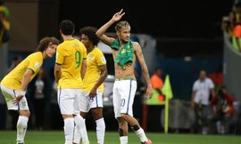 Neymar bị FIFA điều tra vì khoe... quần lót