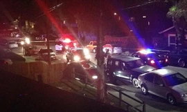 Cảnh sát tại hiện trường ở gần Đại học California-Santa Barbara. Ảnh: Daily Mail.