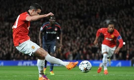 Van Persie thăng hoa, M.U ngược dòng kỳ vĩ