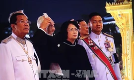 Đoàn đại biểu cấp cao Việt Nam, do Phó Chủ tịch nước Đặng Thị Ngọc Thịnh dẫn đầu, tham dự Lễ hỏa táng cố Nhà Vua Thái Lan Bhumibol Adulyadej. Ảnh (chụp qua màn hình): Tấn Nam/TTXVN