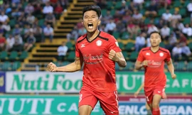 Hải Anh ghi bàn vào lưới đội bóng cũ giúp TP HCM có một điểm. Ảnh: CLB TP HCM.