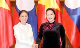 Chủ tịch Quốc hội đón, làm việc với Chủ tịch Quốc hội Lào Pany Yathotou 