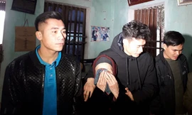 Bà nội bật khóc khi hai anh em thủ môn Bùi Tiến Dũng trở về