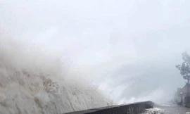 Bão số 9 tiệm cận, gió mưa quần thảo đảo Lý Sơn