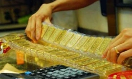 Giá vàng trong nước chênh cao hơn giá vàng thế giới đến 7 triệu đồng/lượng. Ảnh: Như Ý