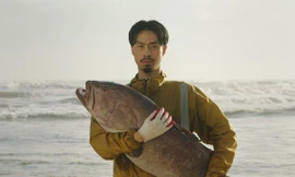 Tác giả Bùi Công Nam trong MV “Tết này con sẽ về” 