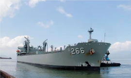 Nhìn gần tàu Hải quân Australia thăm Đà Nẵng