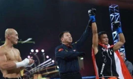 Nhất Long bẽ bàng nhìn Sitthichai ẵm 1 triệu tệ tiền thưởng.