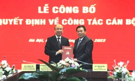 Công bố quyết định của Bộ Chính trị về công tác cán bộ