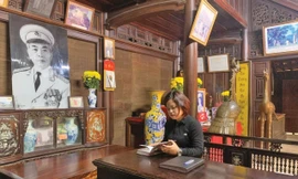 Thạc sỹ Nguyễn Thị Minh Châu trong một lần về quê của Đại tướng ở làng An xá, xã Lộc Thủy, huyện Lệ Thủy để thu thập tài liệu