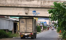 Gầm cầu nơi xảy ra vụ tai nạn kinh hoàng hôm 9/8.