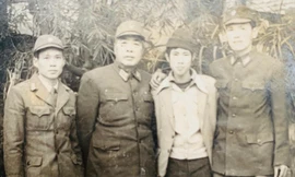 Tư lệnh Quân khu ghé chơi nhà 