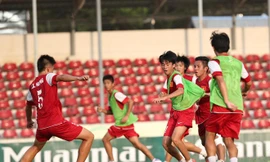 [ẢNH] U19 Việt Nam đội nắng luyện binh trước giờ ra trận