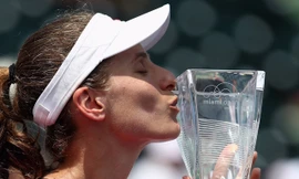 Konta cùng chức vô địch Miami Mở rộng. Ảnh: Reuters.