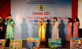 Màn chào hỏi trẻ trung, ấn tượng