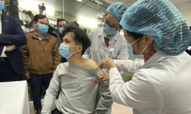 Lãnh đạo cấp cao tiêm thử nghiệm vắc xin COVID-19 'made in Vietnam'?