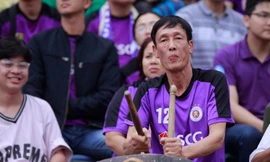 Trong suốt trận đấu, các CĐV đã được sống trong không khí bóng đá sôi động và cuồng nhiệt. Ảnh: Duy Phạm 