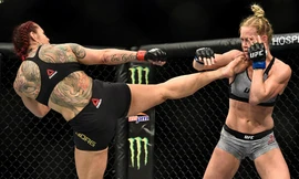 Nữ võ sĩ 'nguy hiểm nhất hành tinh' bảo vệ đai vô địch ngày cuối năm 