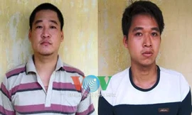 Hai đối tượng Toàn và Phú tại cơ quan công an (hình ảnh do công an cung cấp).