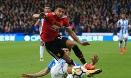 M.U quỵ ngã trên sân Kirkless của Huddersfield 