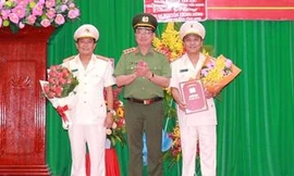Thượng tướng Nguyễn Văn Thành trao quyết định bổ nhiệm Đại tá Nguyễn Trọng Dũng và Đại tá Đoàn Minh Lý.