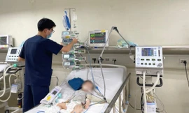 Bên trong Bệnh viện Nhi T.Ư thời điểm ca bệnh Adenovirus, sốt xuất huyết tăng liên tục