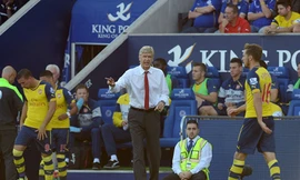 Cổ động viên Arsenal chửi rủa đòi mua tiền đạo