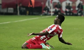 Kẻ hạ sát M.U từng bán nhà vì... Quỷ đỏ 