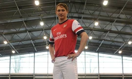 HLV Wenger tiết lộ sự thật về vụ chiêu mộ Kallstrom