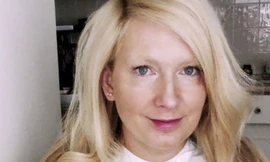 Chị Lucy Brown không ngờ mình lại gặp tình huống "chia tay đòi quà" khi hẹn hò với một anh chàng quen qua ứng dụng điện thoại. 