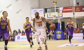 Miller Darrell của SG Heat (áo trắng)