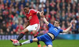 Martial xé lưới Everton, M.U áp sát top 4