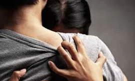 Chủ tịch xã bị cảnh cáo do quan hệ ngoài luồng