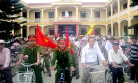 Cán bộ và người dân Hội An hưởng ứng đi xe đạp