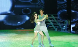 Thanh Bình và bạn nhảy Daisy trong đêm thi mở màn